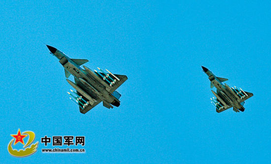 戰(zhàn)機升空開展對抗訓練。肖燕錦攝