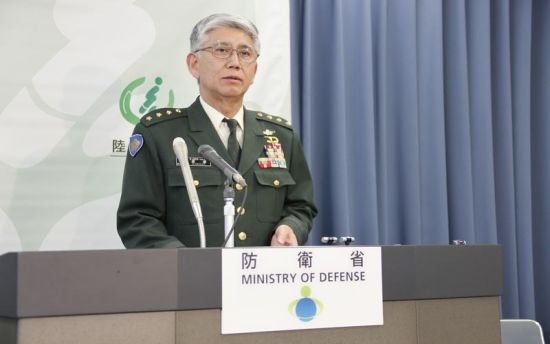 2月21日下午2點(diǎn)，日本陸上自衛(wèi)隊(duì)參謀長君塚榮治在防衛(wèi)省會(huì)見記者