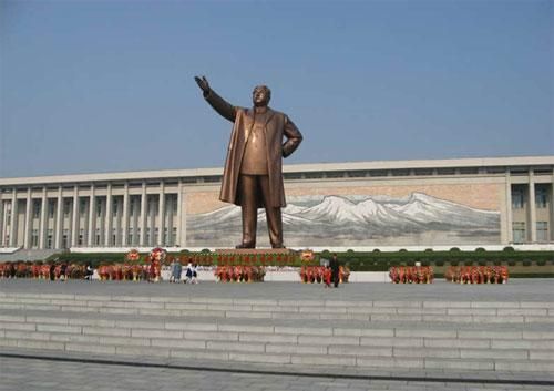 韓國稱或利用導(dǎo)彈對平壤等大城市的金日成、金正日銅像進(jìn)行精密打擊