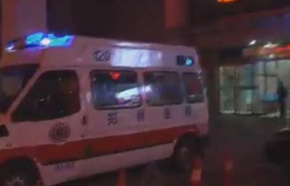 女兒不救父親，鄰居很憤怒