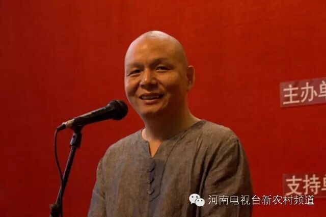 書畫家協(xié)會(huì)副主席，中國書畫家協(xié)會(huì)會(huì)員，河南省青年書法家，蘆荻