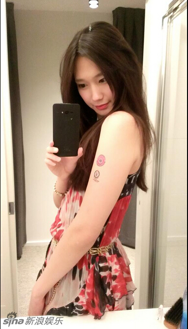 有顏有胸！日本變性美女性感迷人走紅網(wǎng)絡(luò)