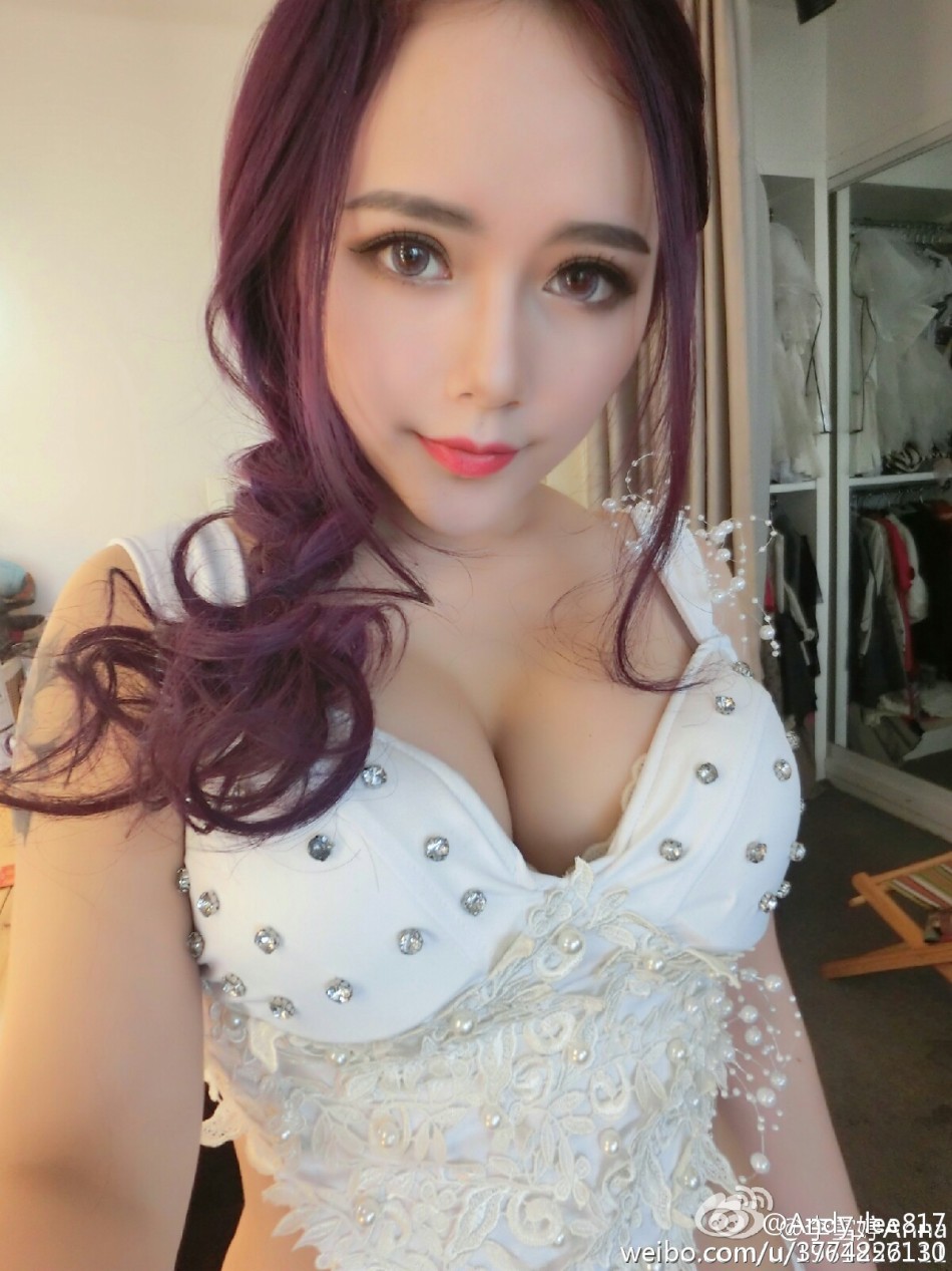 湖大21歲校花前凸后翹無(wú)懼走光