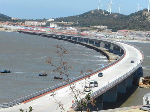 山東首座海島跨海大橋建成通車。（資料圖）