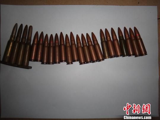 覃某主動上交的23發(fā)子彈?！＄娦馈z